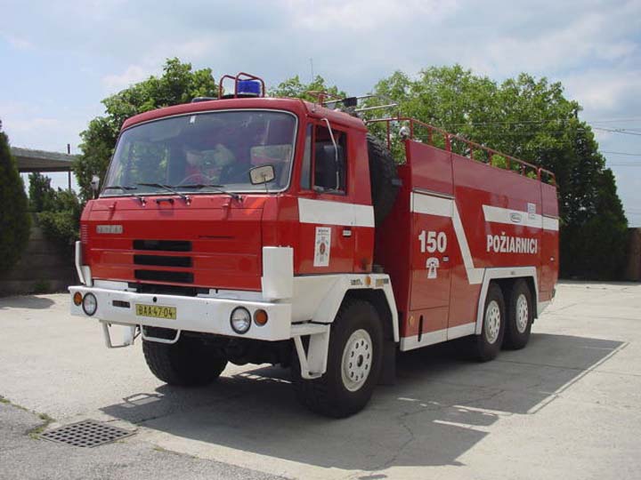 Photos des camions de pompiers - TATRA 815 6x6 CAS-32 tender en mousse