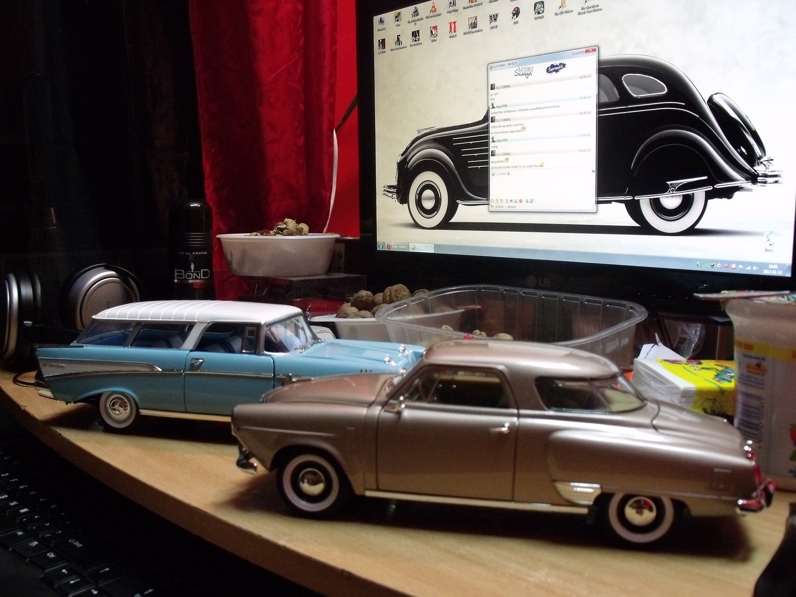 1:18 Yatming: Chevrolet Bel Air Nomade de 1957 et Studebaker de 1950...