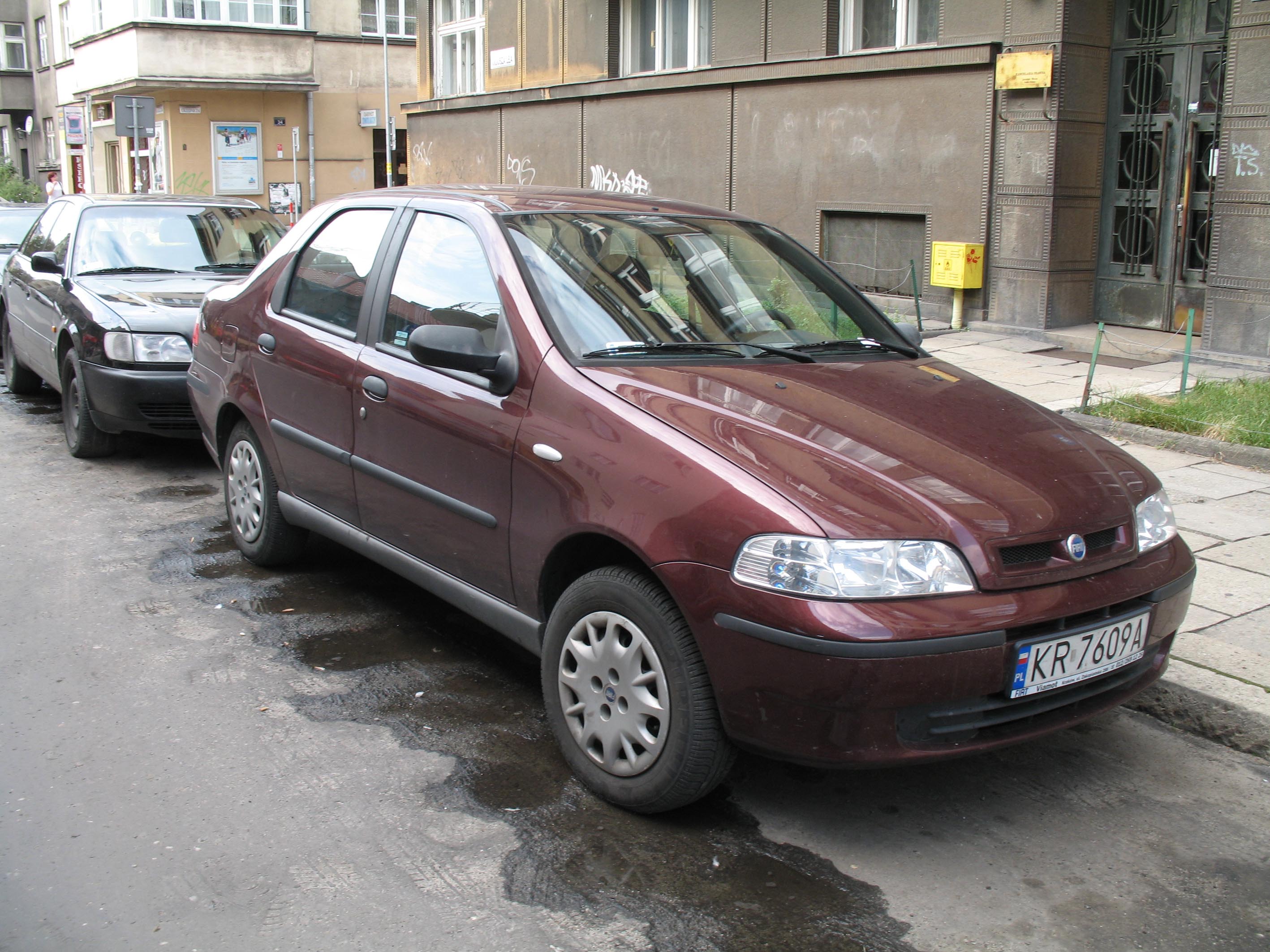 Dossier: Fiat Albea à Cracovie.jpg - Wikimedia Commons