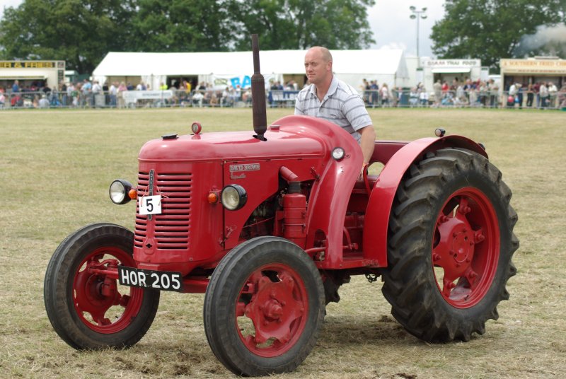 Tracteur Cropmaster David Brown (modèle 1947) d'après la photo du NSDK...