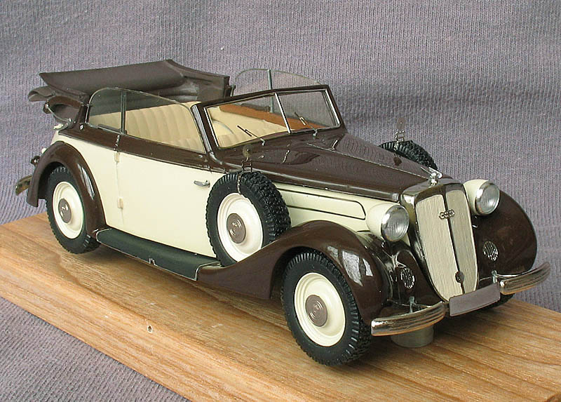 CEM: 1939 Horch 930V Cabrio Ouvert à l'échelle 1: 43 - mDiecast