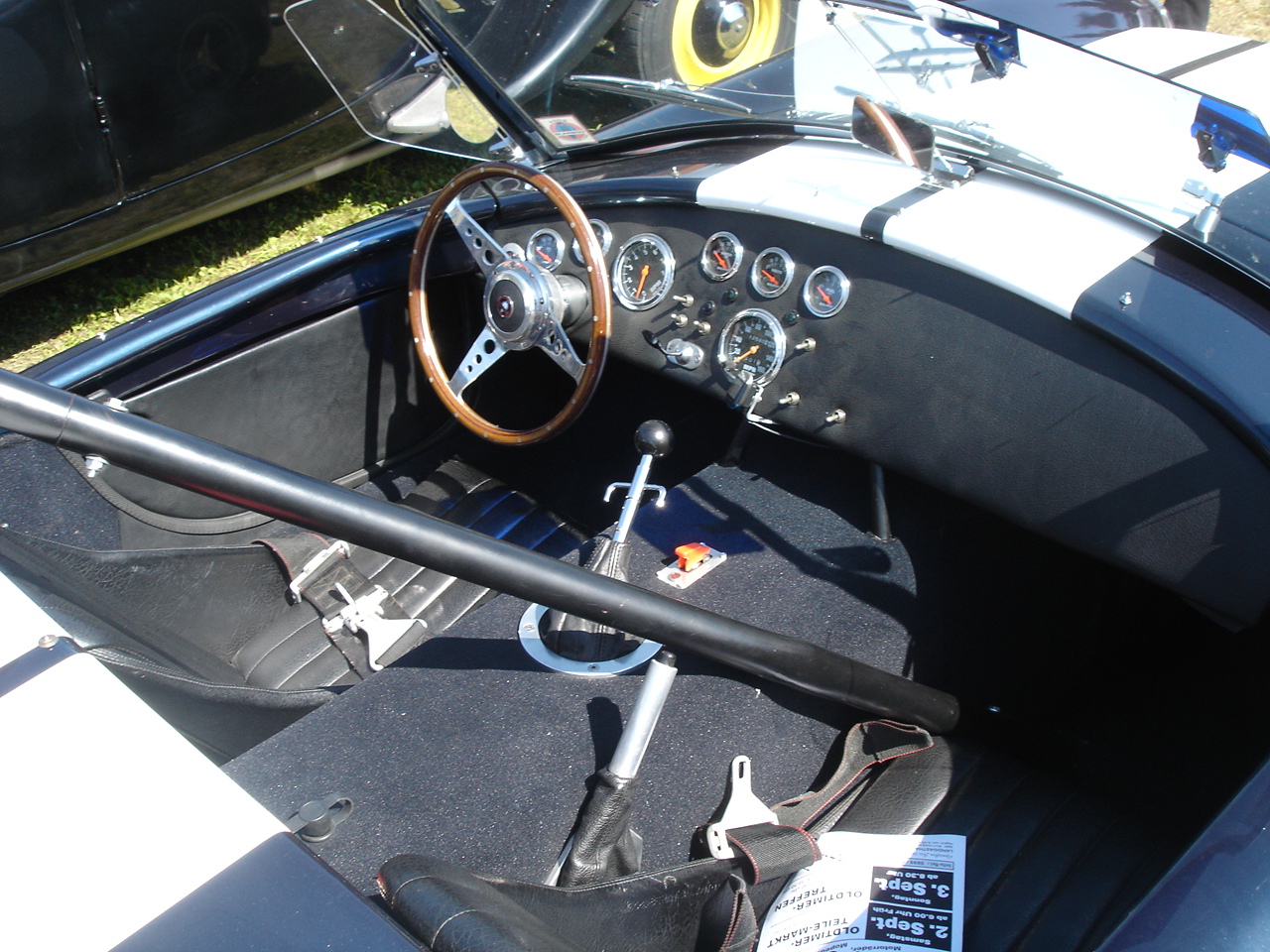 Dossier: Shelby Cobra à l'intérieur.jpg - Wikimedia Commons