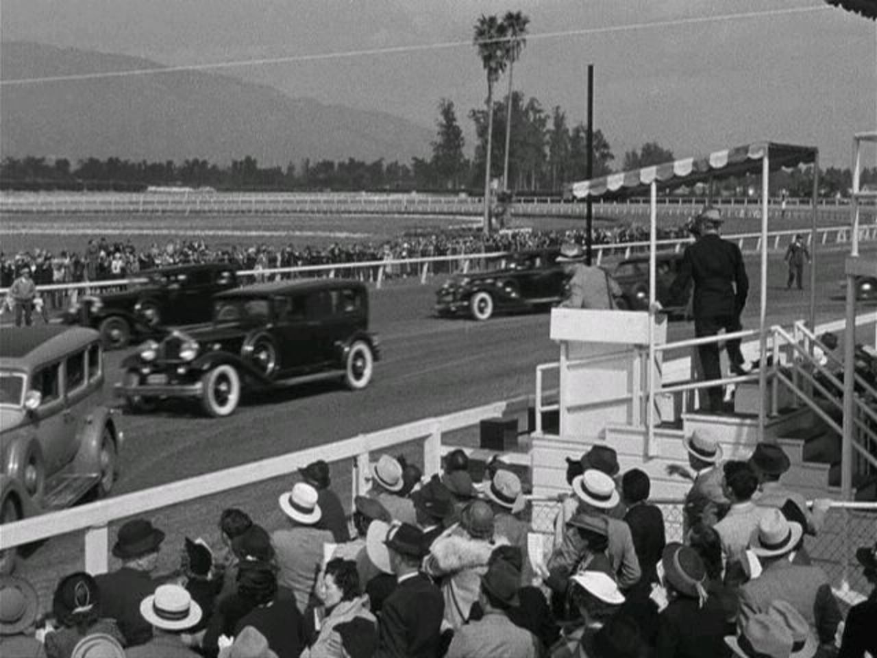 IMCDb.org En 1932, Packard Eight De Luxe Sedan [903] dans 