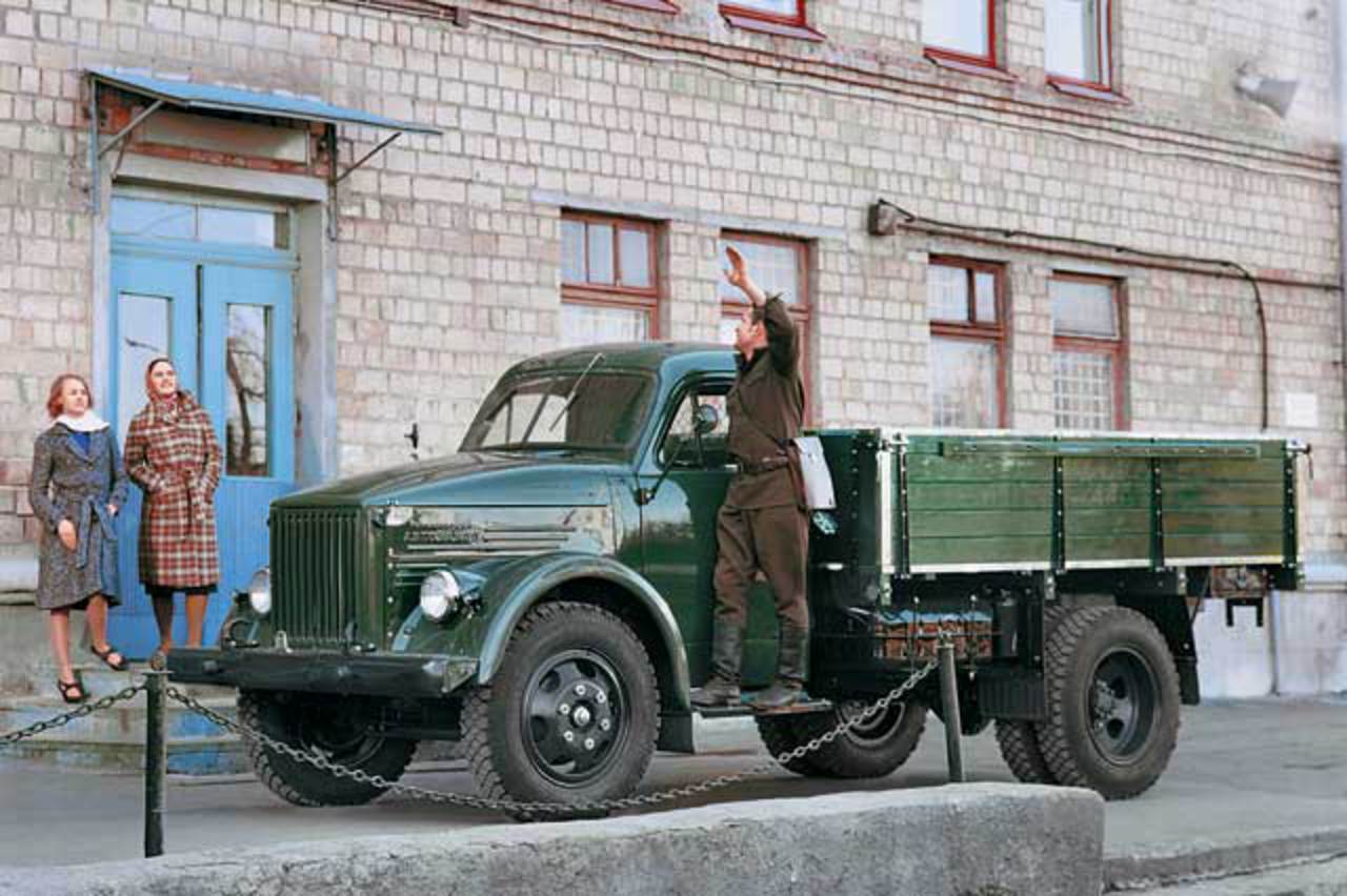 Camion GAZ-51 basé sur Cadillac Escalade