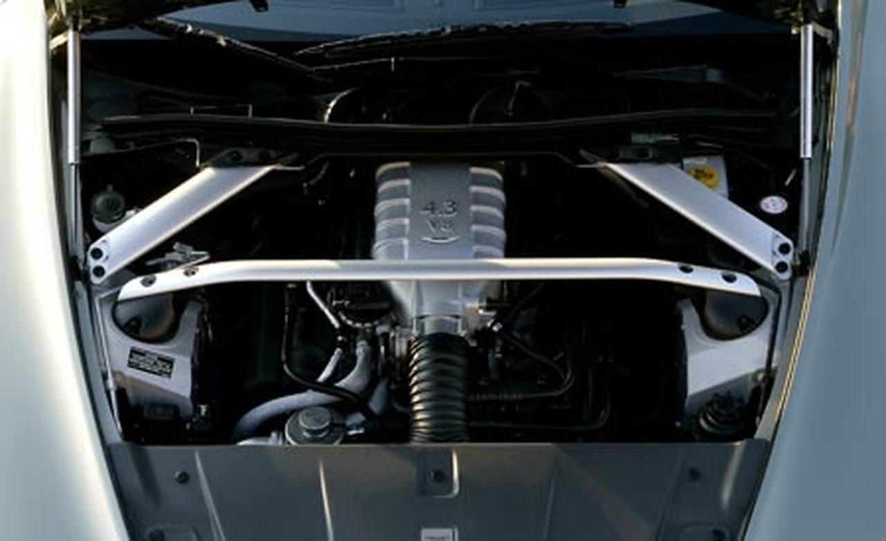Moteur V8 Aston Martin V-8 Vantage roadster 4,3 litres 2008 photo