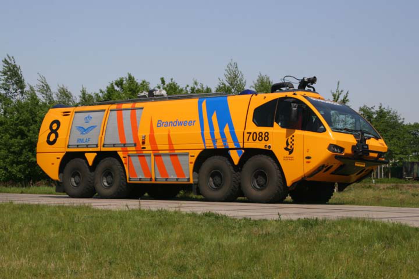 Photos de camions de pompiers - Armée de l'air néerlandaise Gilze-Rijen E-One crashtender nr.