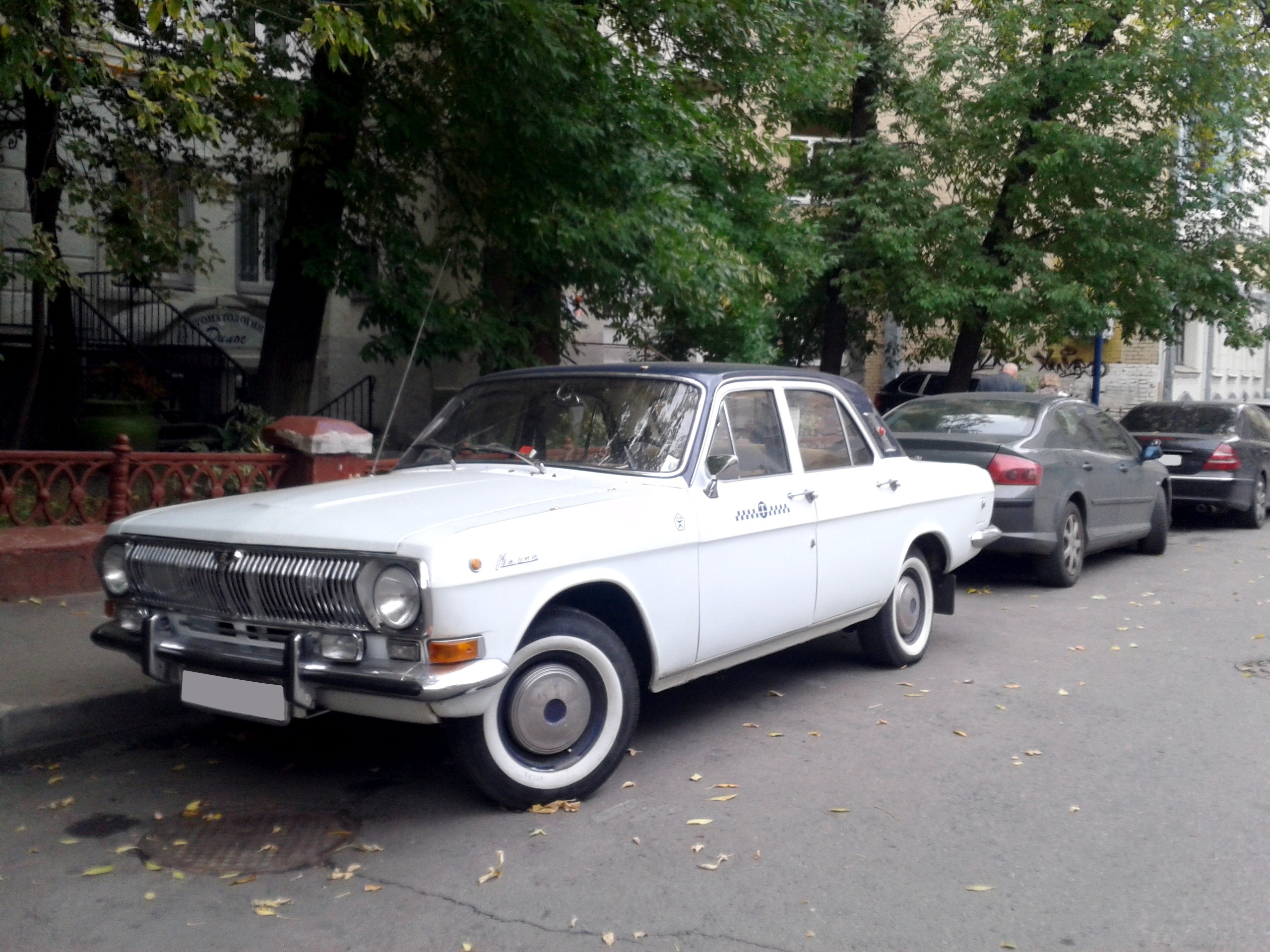 Fichier: Volga GAZ-24 édition taxi.jpg - Wikimedia Commons