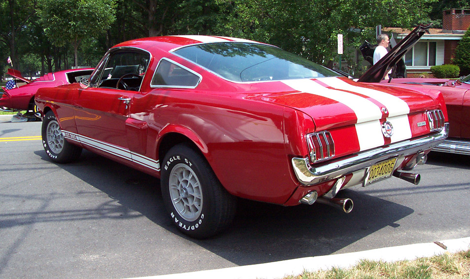 1966 Shelby GT350--Rouge avec Rayures blanches