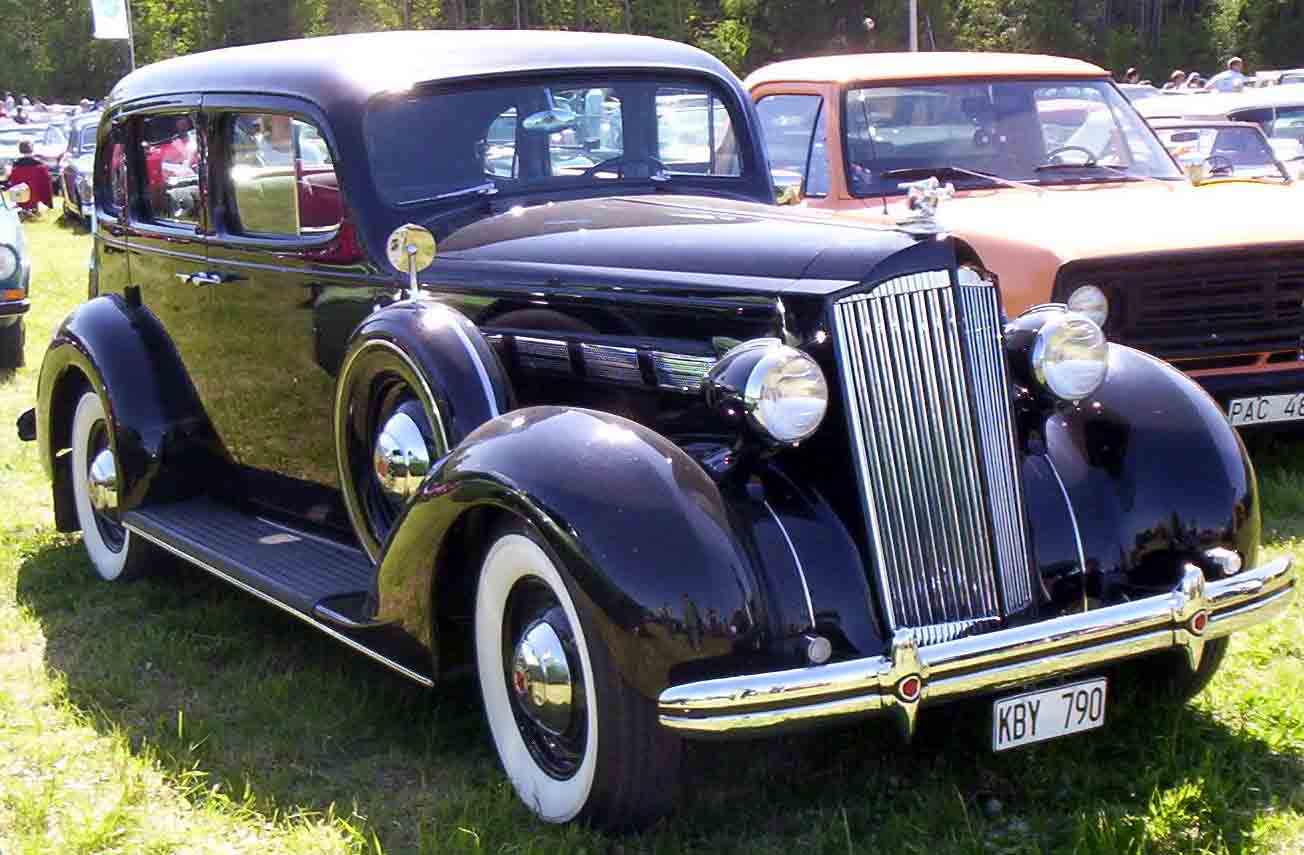 Packard Fourhundred 2dr HT