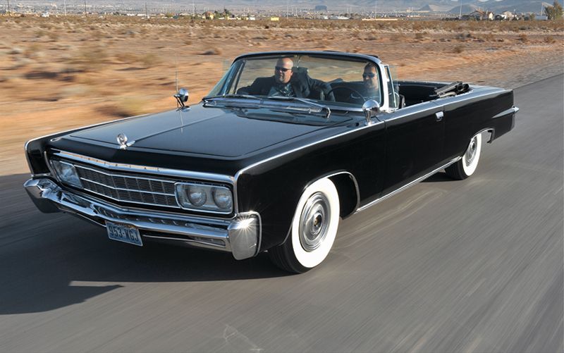 1966 Imperial Crown Cabriolet - Les Étoiles du Pion - Magazine Automobile