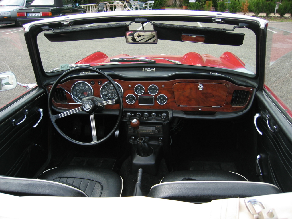 Fichier: Triumph TR4A 03.jpg - Wikimedia Commons