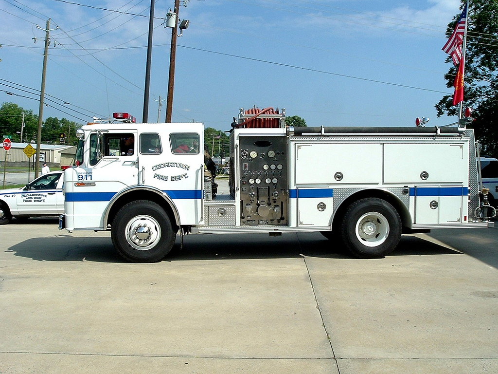 Dossier : Service d'incendie de Cedartown (autopompe Ford E-One).jpg - Wikimédia...