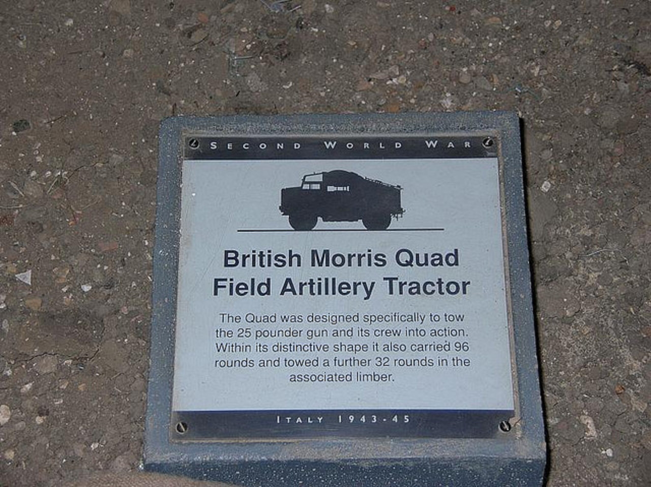 IWM Duxford 0755 - LWH - Seconde Guerre mondiale - Terrain de quad britannique-Morris...