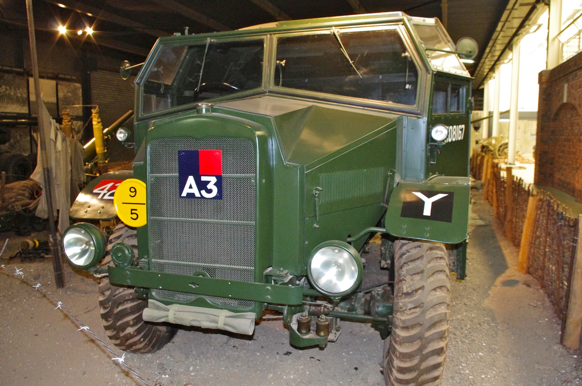 Dossier: Tracteur d'artillerie de campagne Morris Quad (5781168861).jpg...
