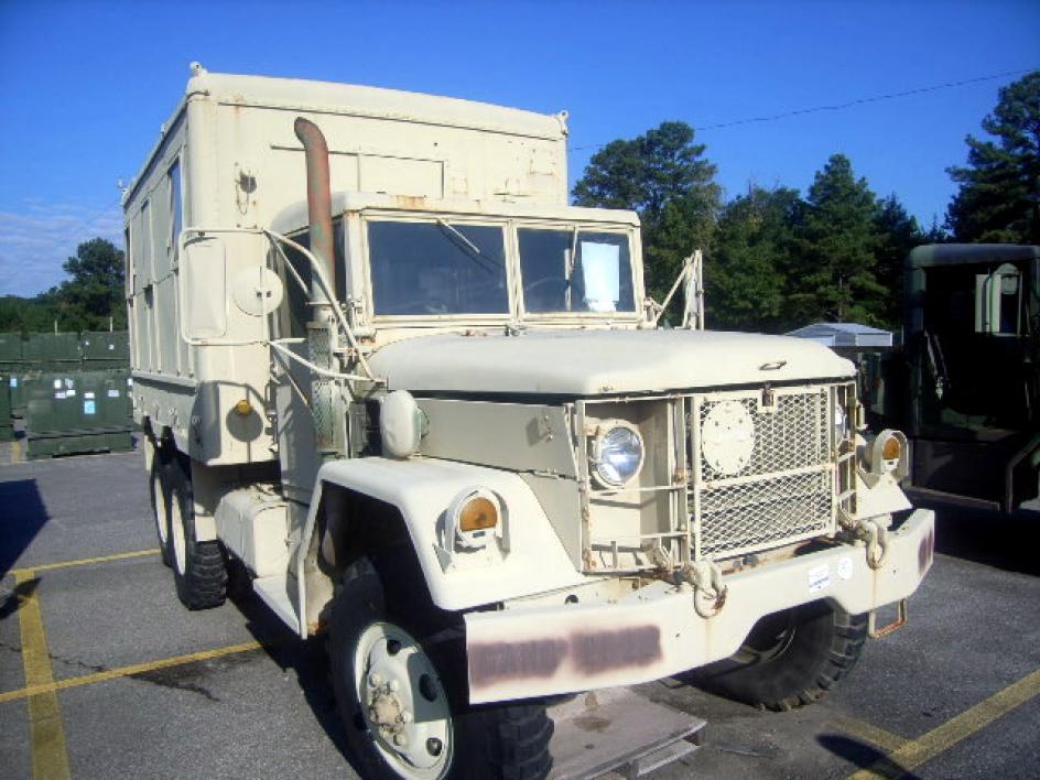 1973 AM General M109A3, 6x6, camion fourgon de magasin de 2 1/2 tonnes, sans...