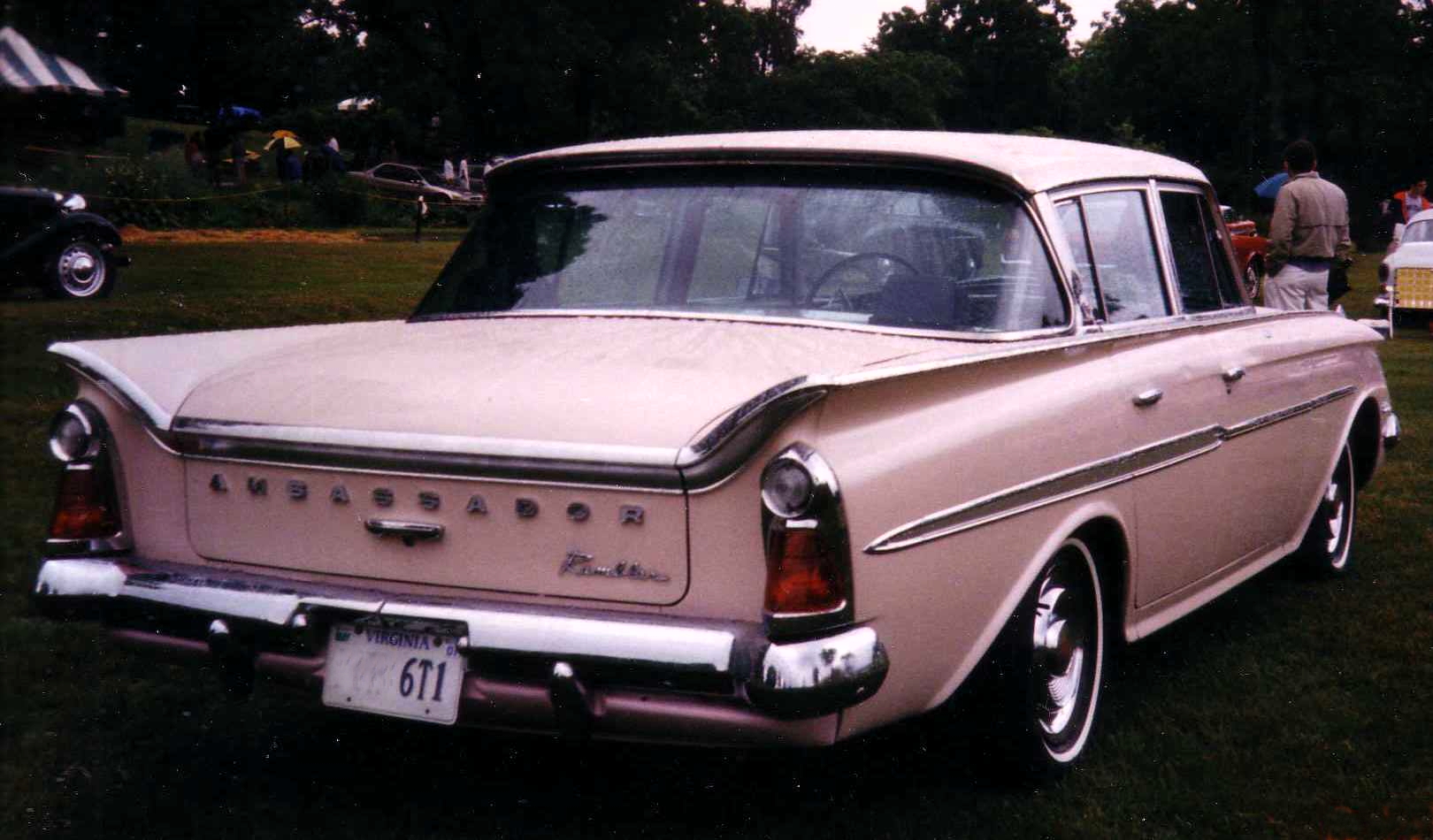 Dossier: 1961 AMC Rambler Ambassador 4 portes arrière rose.JPG - Wikimédia...