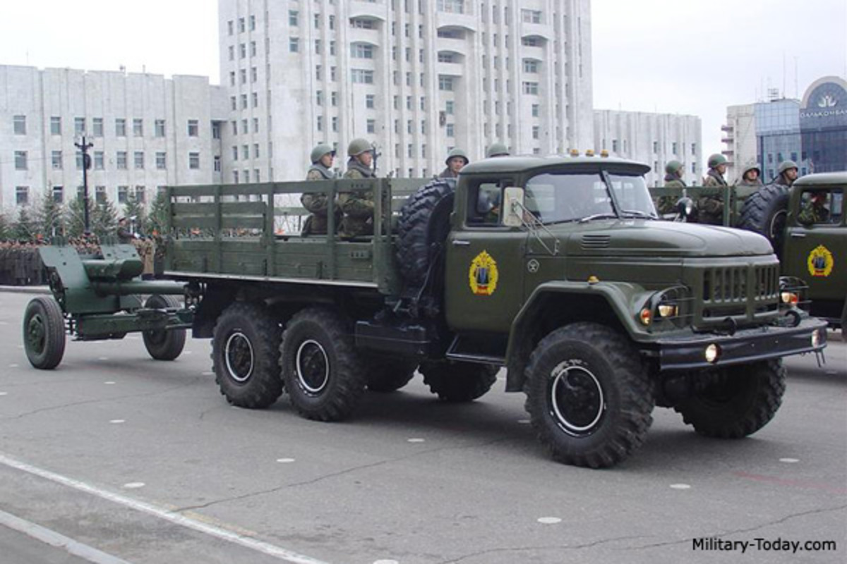 Camion Utilitaire Général ZiL-131 / Militaire-