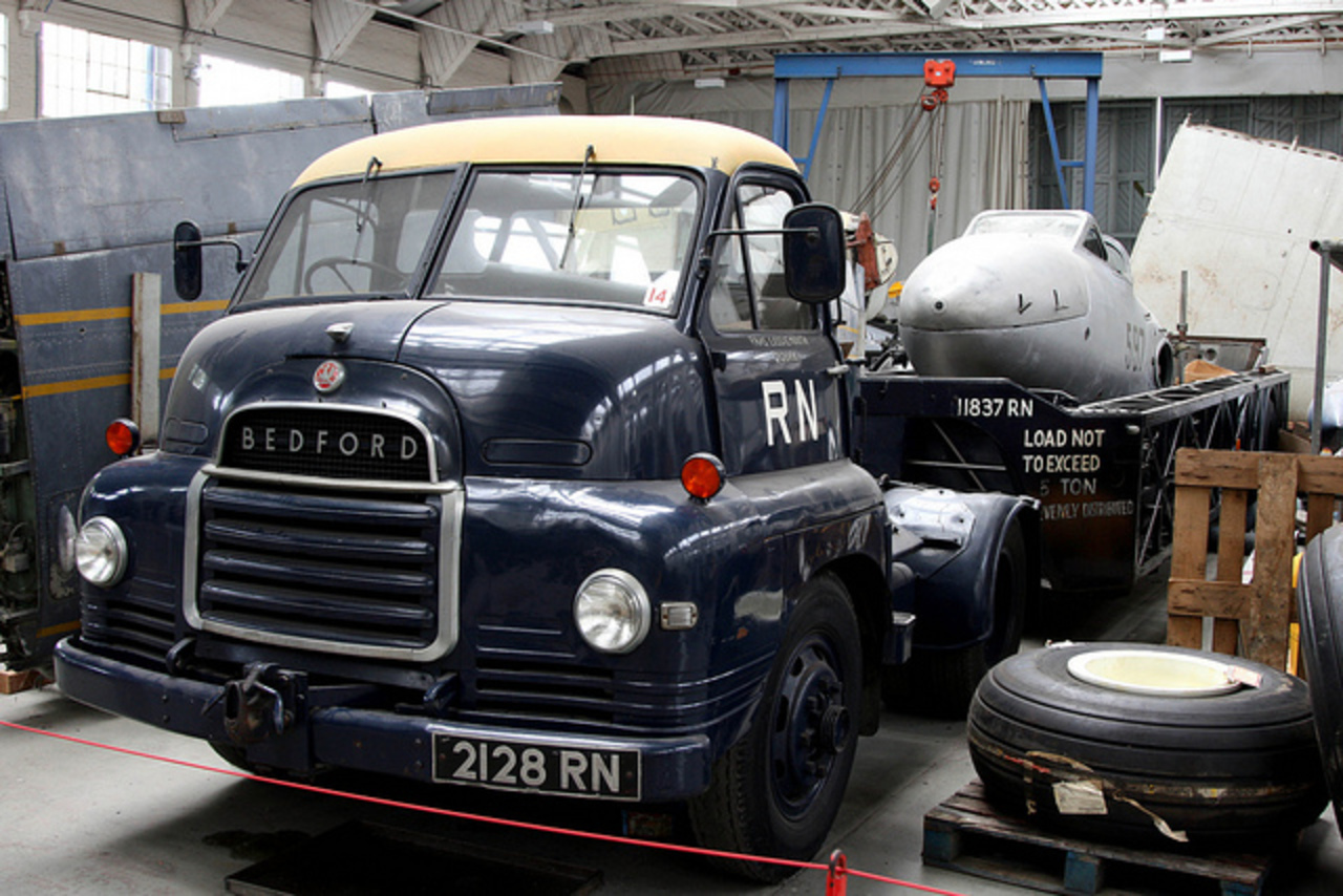 Duxford - Tracteur Tasker Bedford et Remorque Queen Mary / Flickr...