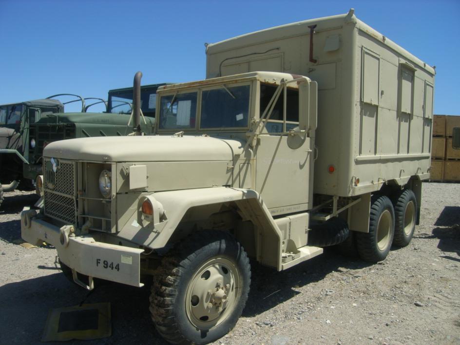 1972 AM General, M109A3, 6x6, camion fourgon de magasin de 2 1/2 tonnes, sans...