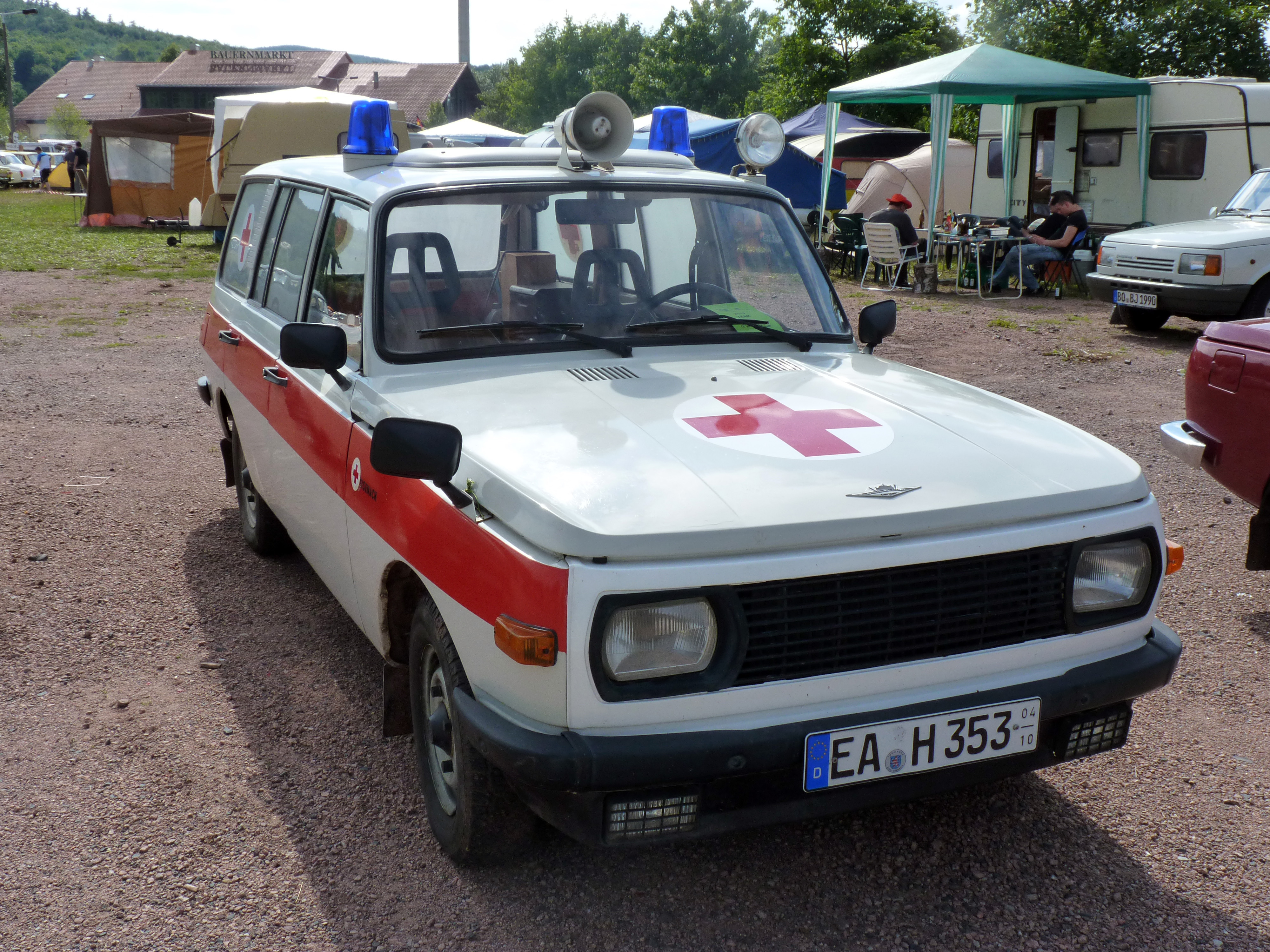 Fichier: Ambulance touristique Wartburg 353W.JPG - Wikimedia Commons