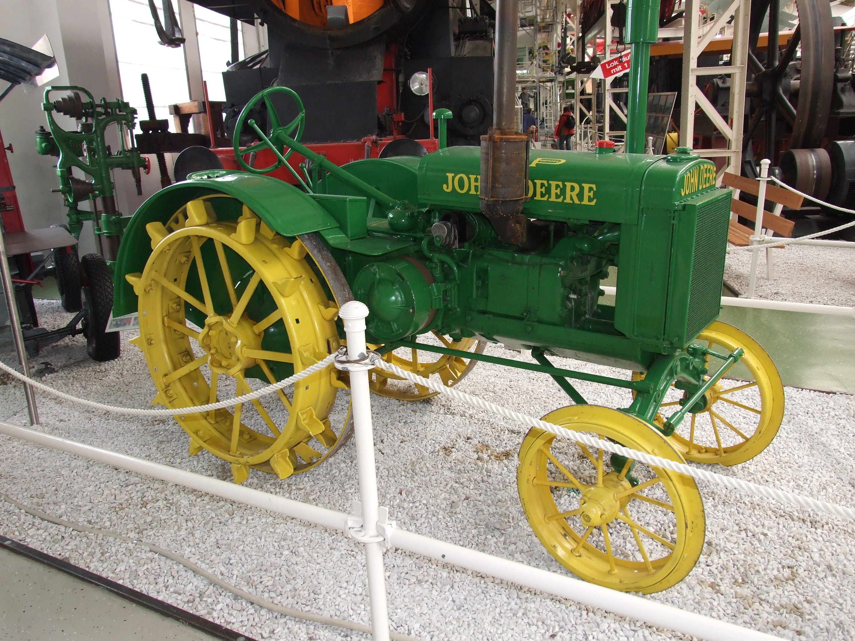 Dossier: Vieux tracteur John Deere.JPG - Wikimedia Commons