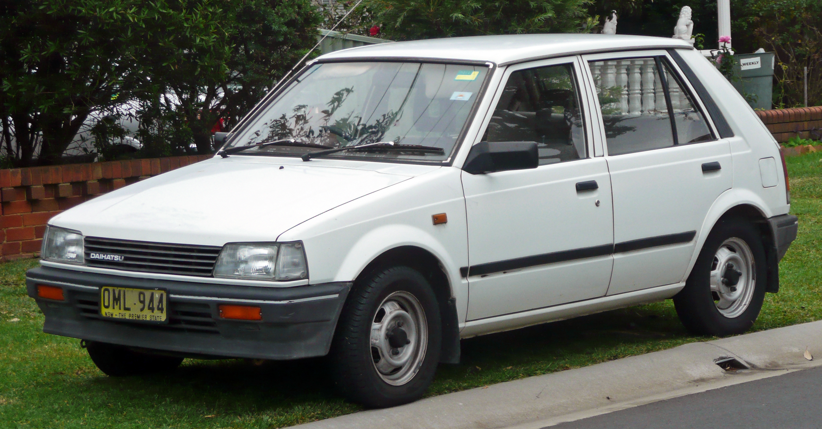 Dossier: 1985-1987 Daihatsu Charade (G11) CX 5 portes à hayon 01.jpg...