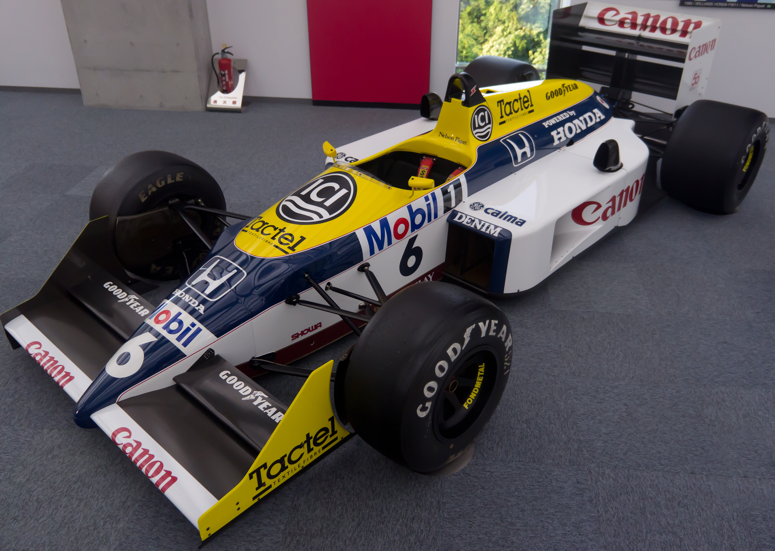Dossier: Salle de collection Williams FW11B Honda.jpg - Wikimedia Commons