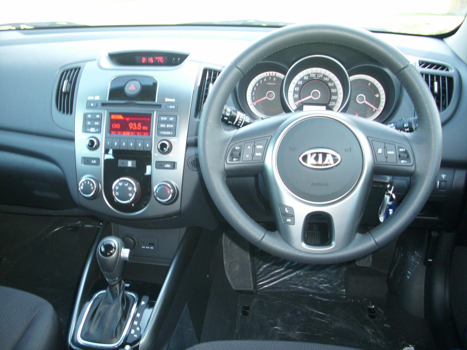 Kia Cerato Hatch2 28,990 à vendre / Voitures neuves et d'occasion Drivesouth...