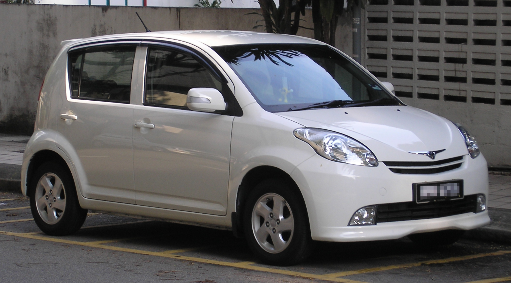Dossier : Perodua MyVi (recto), Kuala Lumpur.jpg - Wikimedia Commons
