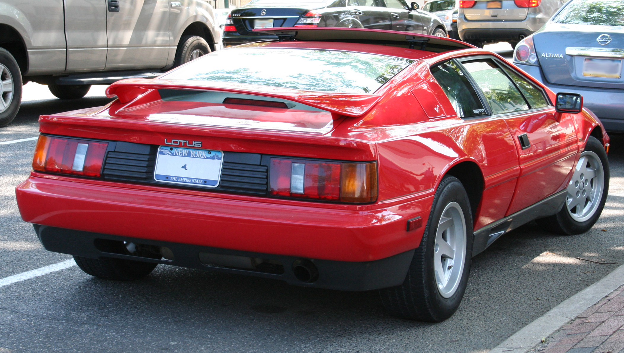 Dossier: 1988 Lotus Esprit Turbo US rr.JPG - Wikimedia Commons