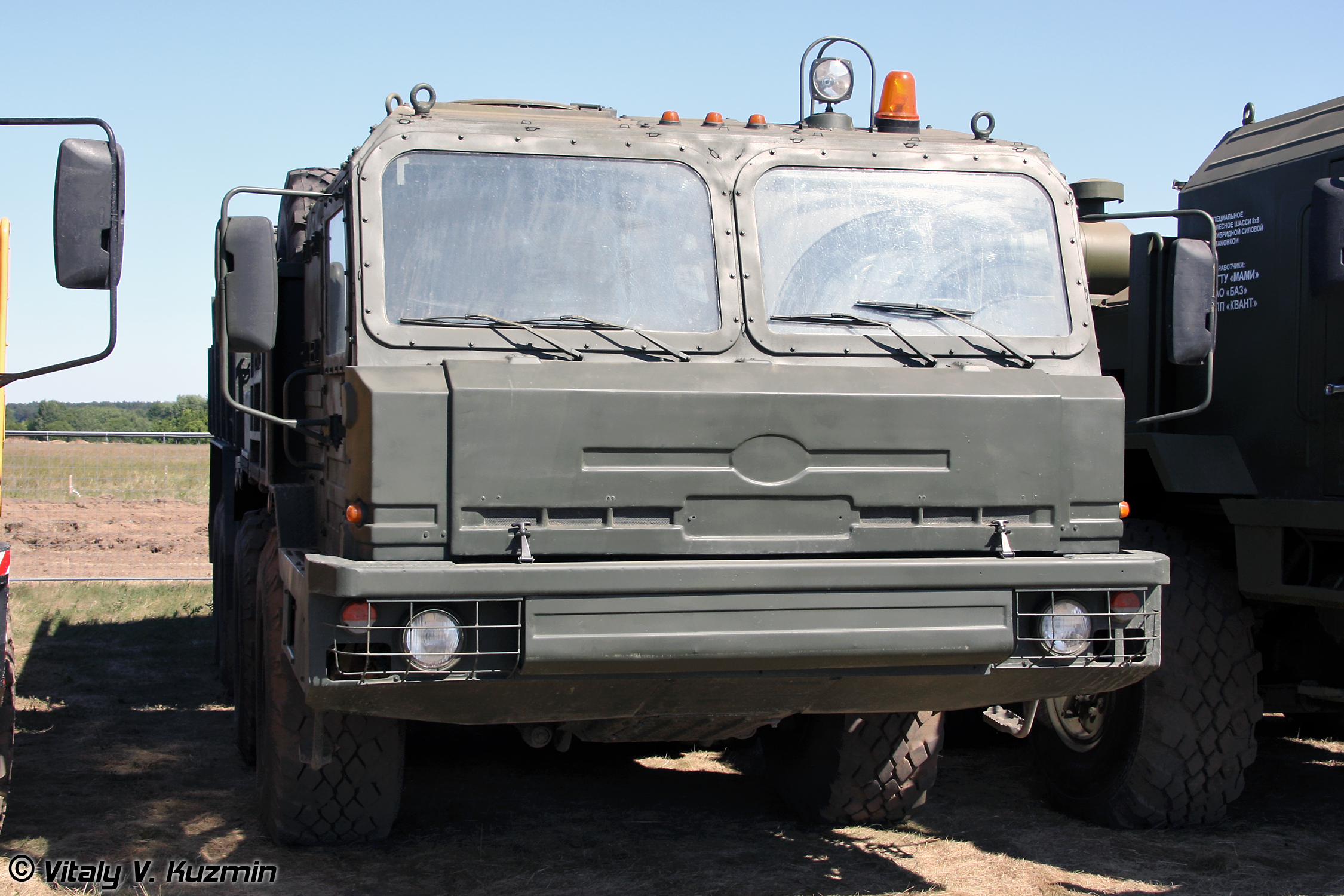 Fichier: Camion cargo BAZ-6306 (2).jpg - Wikimedia Commons