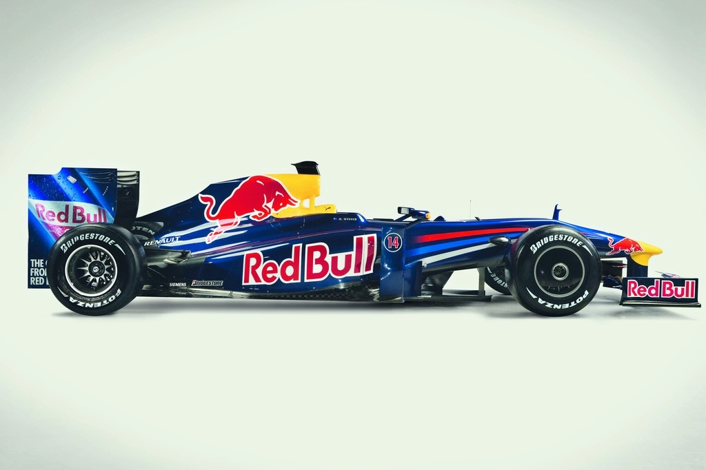 La voiture de F1 RB5 2009 de Red Bull se faufile sur la scène