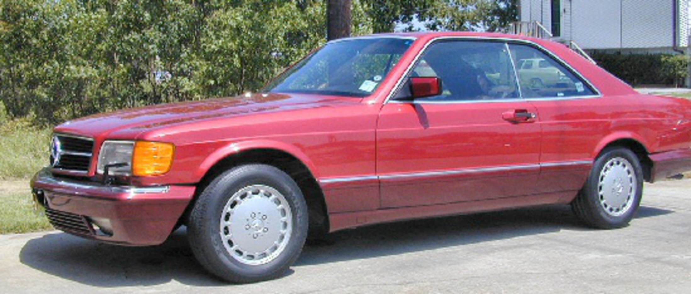 Coupé Mercedes Benz-560 SEC 1989 En excellente forme.