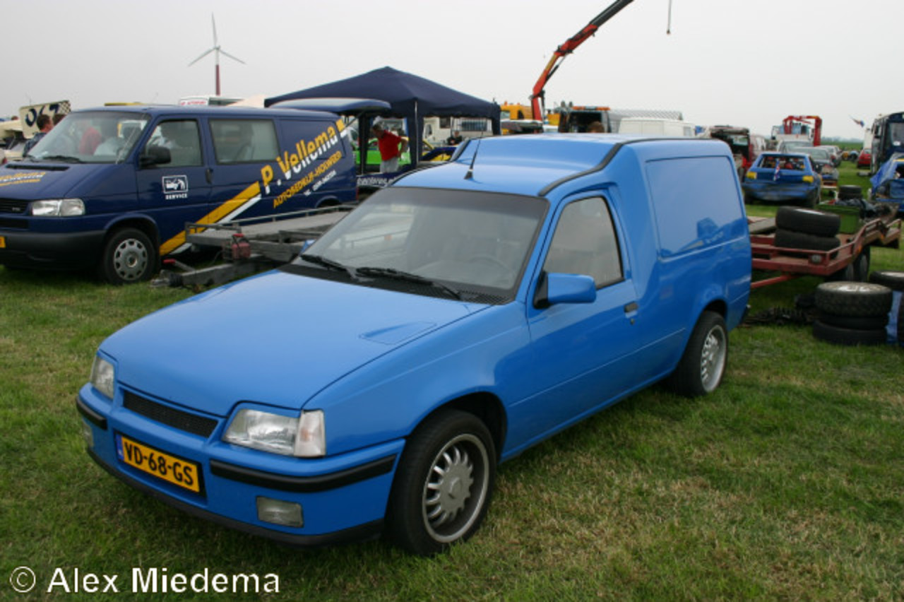 Type de véhicule: Opel Kadett Combo Eigenaar: onbekend
