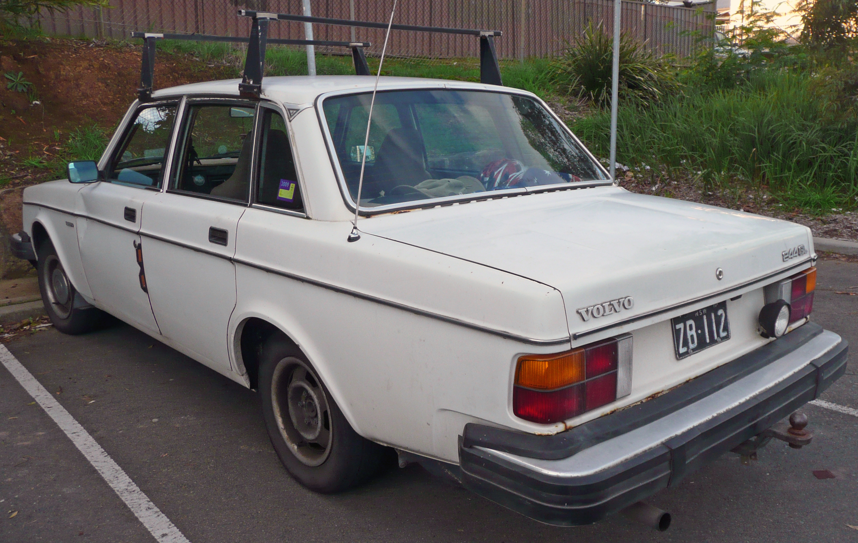 Dossier: 1981-1982 Volvo 244 GL berline 01.jpg