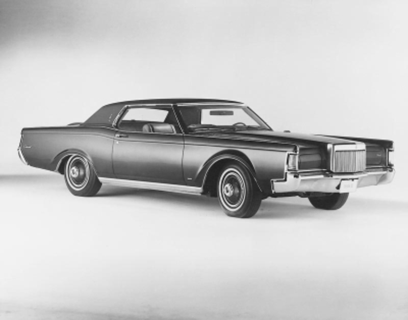 La Lincoln Mark III de 1969, avec son capot de plus de six pieds de long,