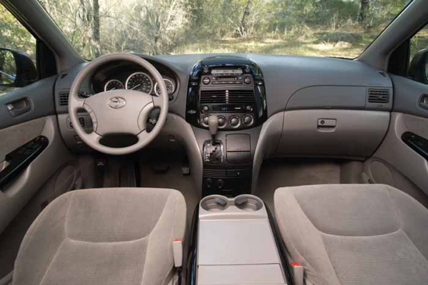 Toyota Sienna LE. Voir Télécharger le fond d'écran. 700x466. Commentaire