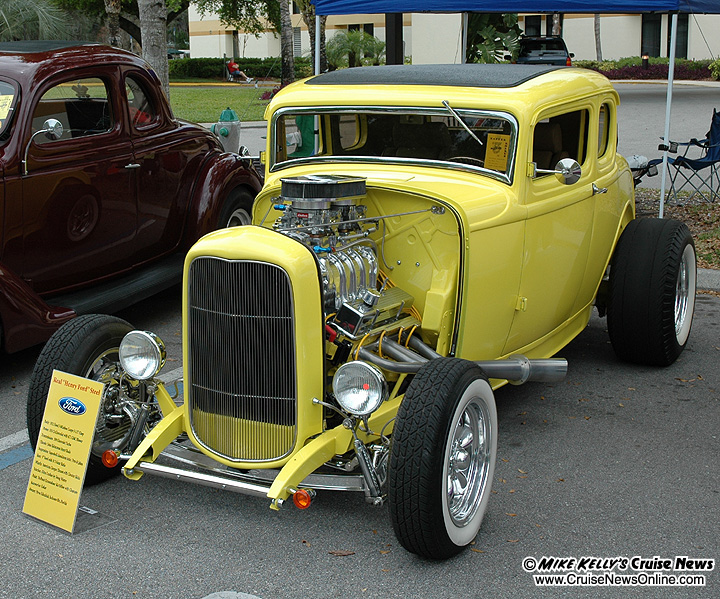 Ce coupé Ford à 5 fenêtres jaune 1932 appartient à Steve Edenfield de