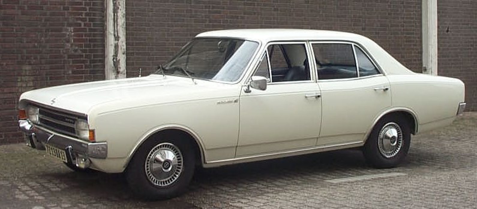 Opel_Rekord_C_1900_L_white_1967.jpg (795 Ã — 349 pixels, taille du fichier: 83 Ko,