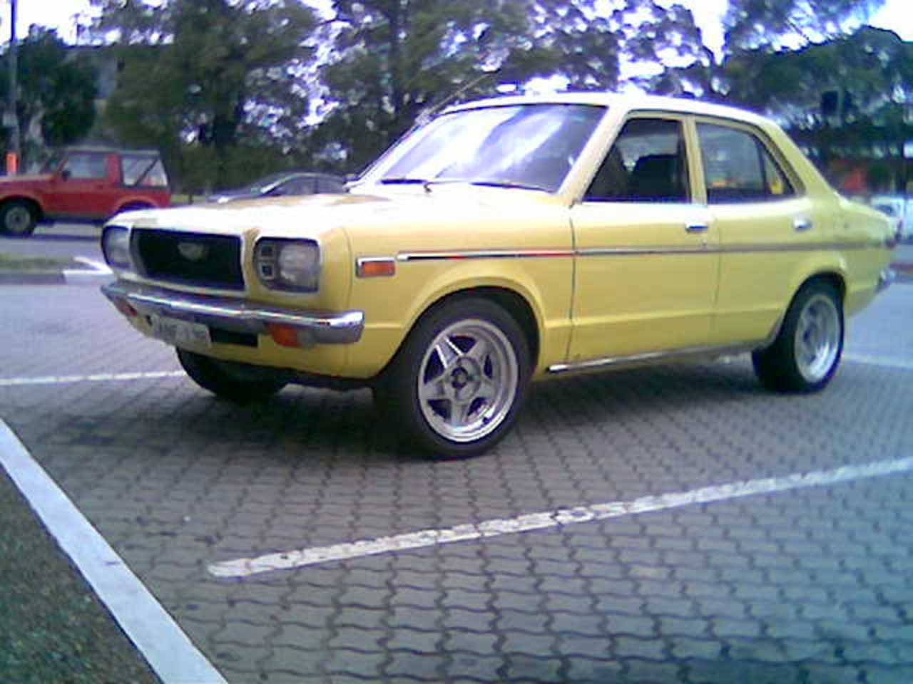 1974 Mazda 808 photo * 2 photos; Pas de vidéos; 1 avis
