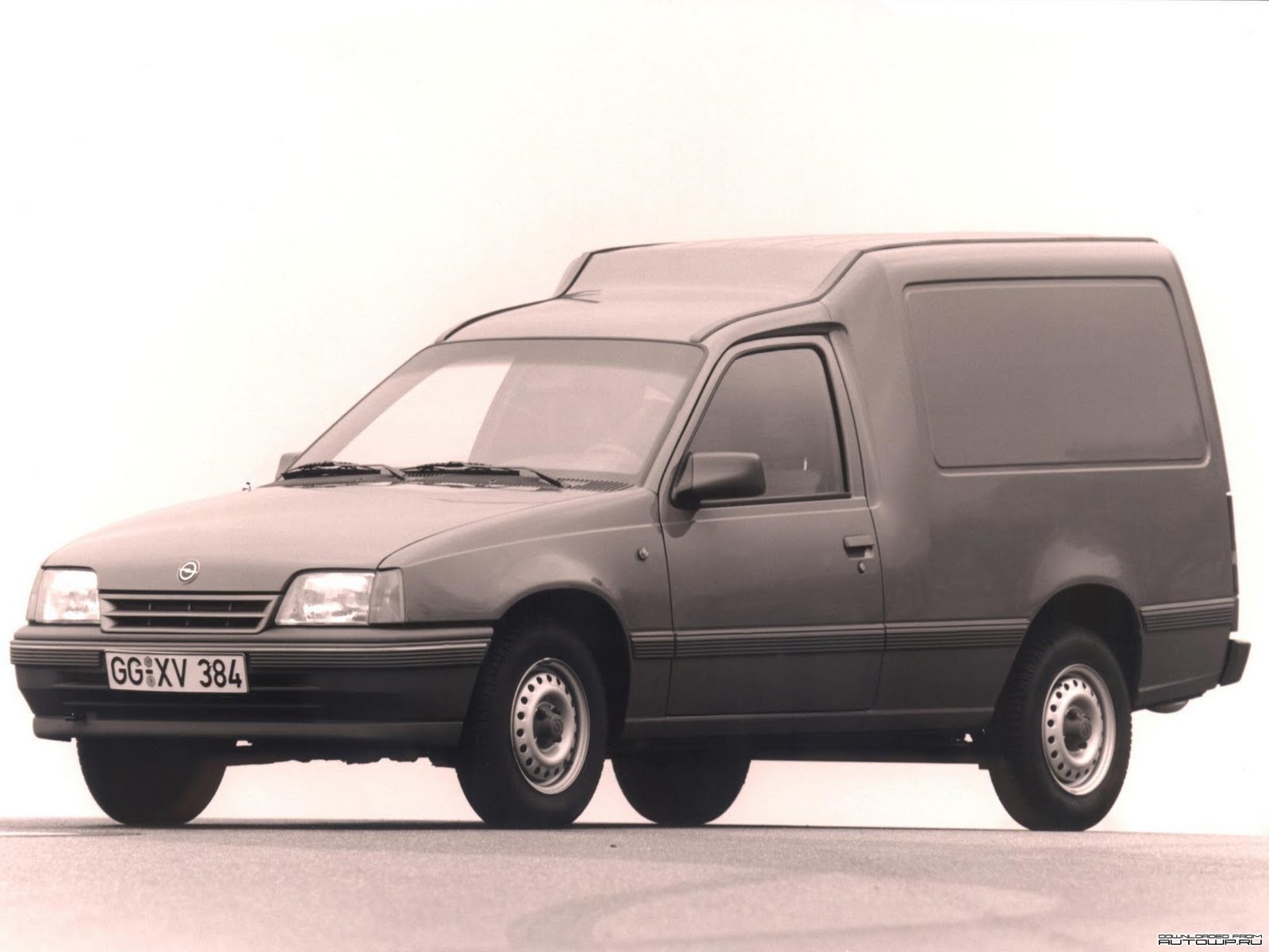 El Opel Kadett Combo, fue convertido a un Opel Kadett Combo GSI avec des options