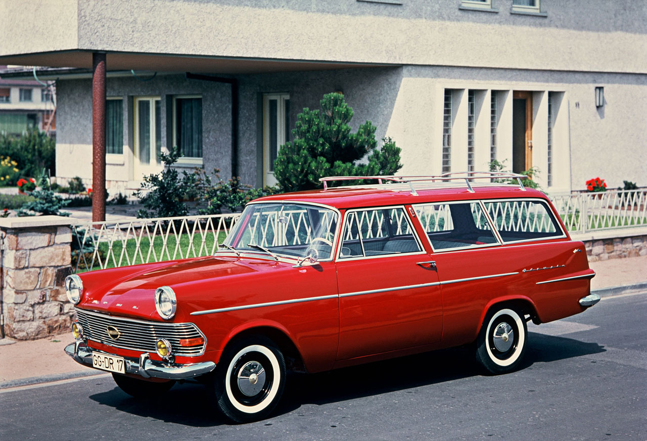Opel Rekord Caravan 1961. Larsson har de senaste dagarna visat flera bilder