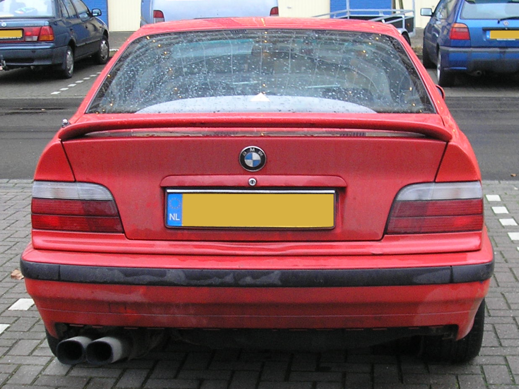 Dossier: BMW 318iS Coupé (1992) arrière.jpg