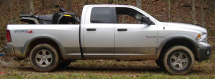 Dodge Ram 1500 TRX4 2010 avec entretoises avant de 2,5 po et arrière de 3/4 po.