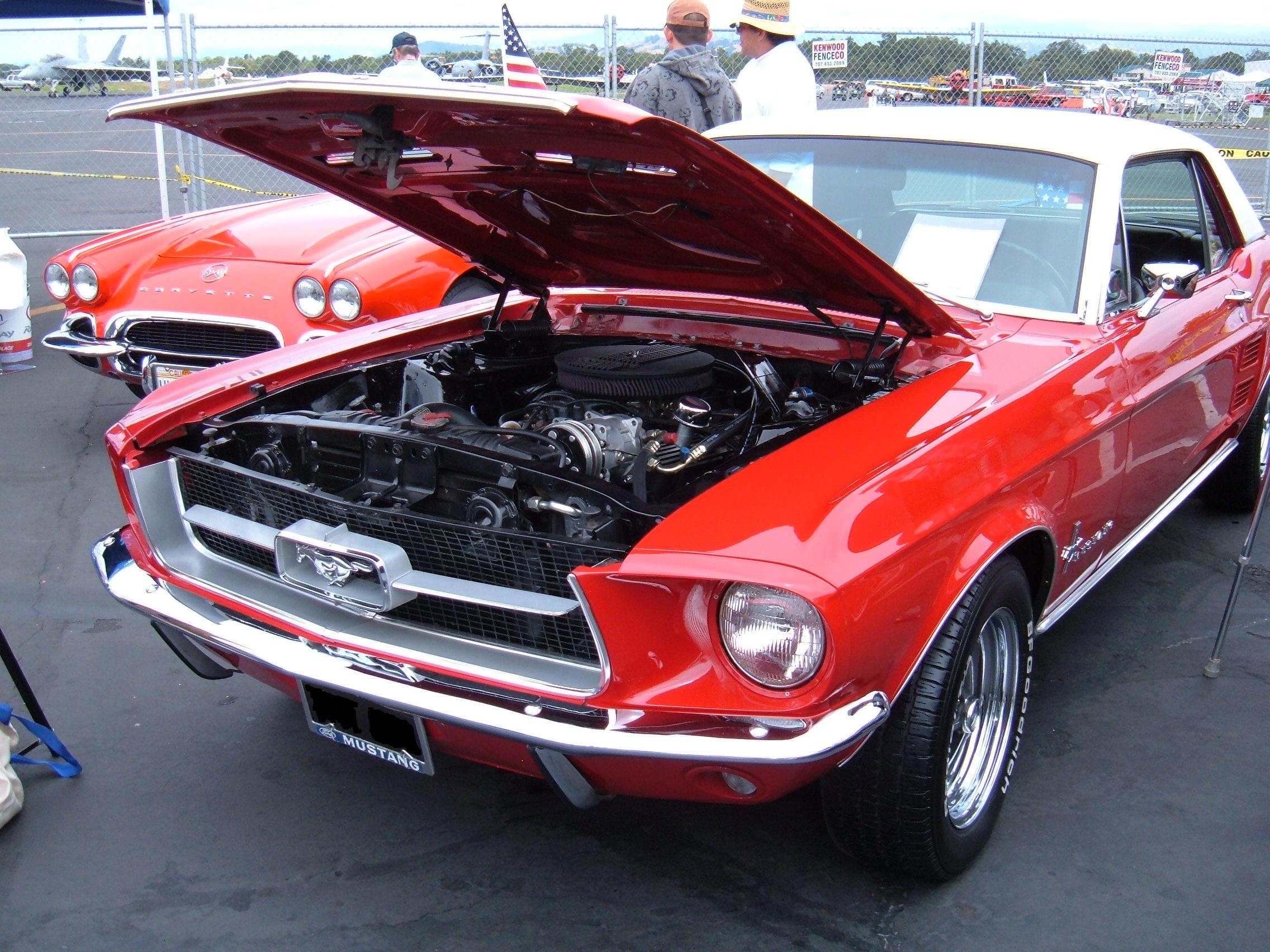Fichier: moteur Ford Mustang coupé rouge 1967 2.JPG