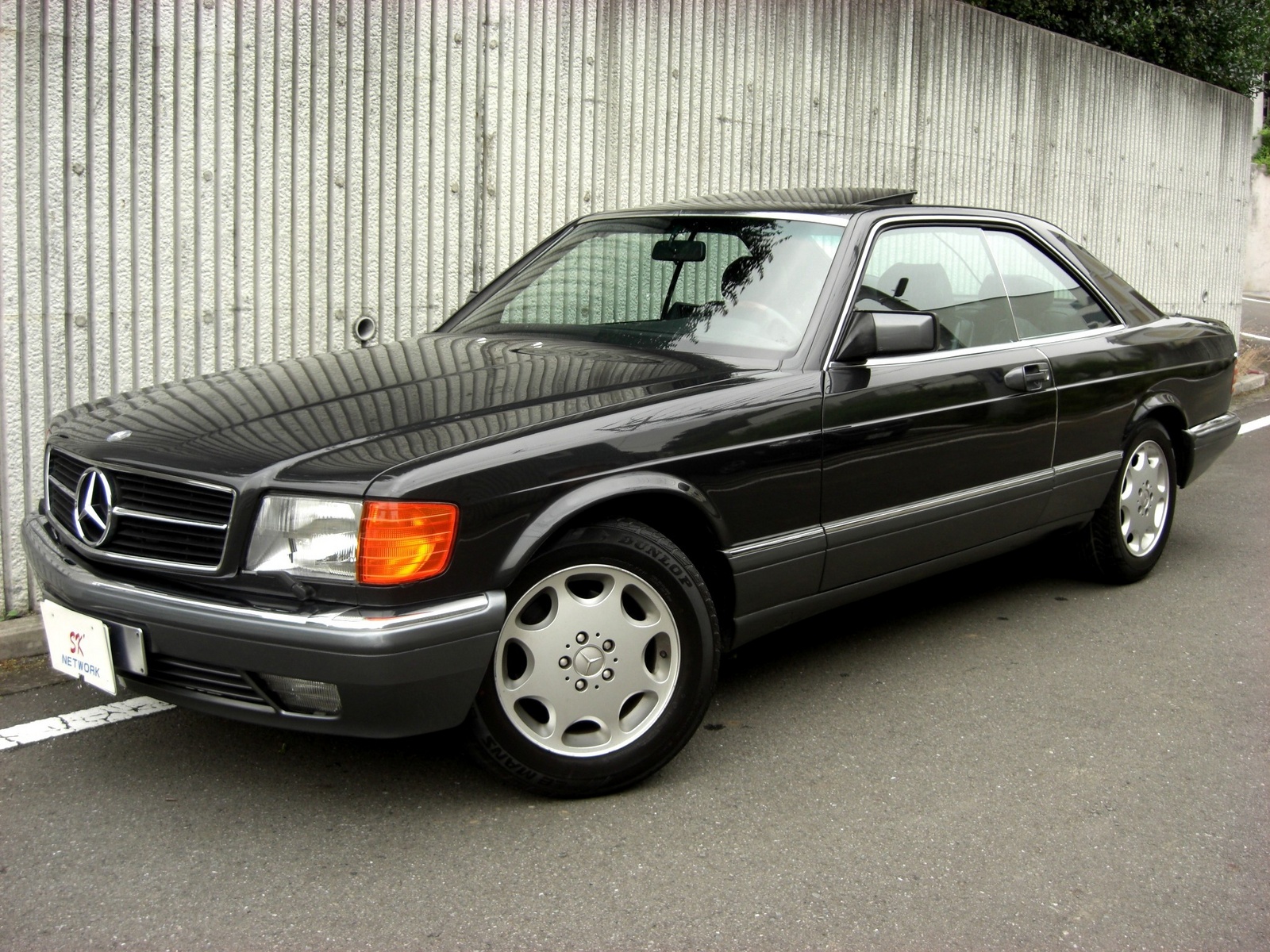 Mercedes-Benz 560 SEC Coupé - catalogue de voitures, spécifications, caractéristiques, photos, vidéos,