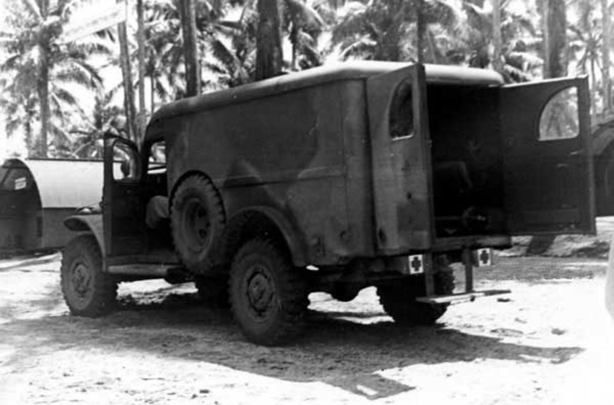 Ambulance de campagne Dodge WC54 de 3/4 tonnes avec une peinture de camouflage rare, Pacifique