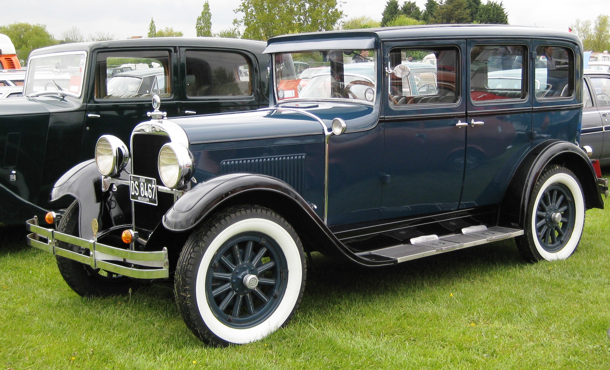 Dossier: Dodge Six sedan ca 1930.JPG