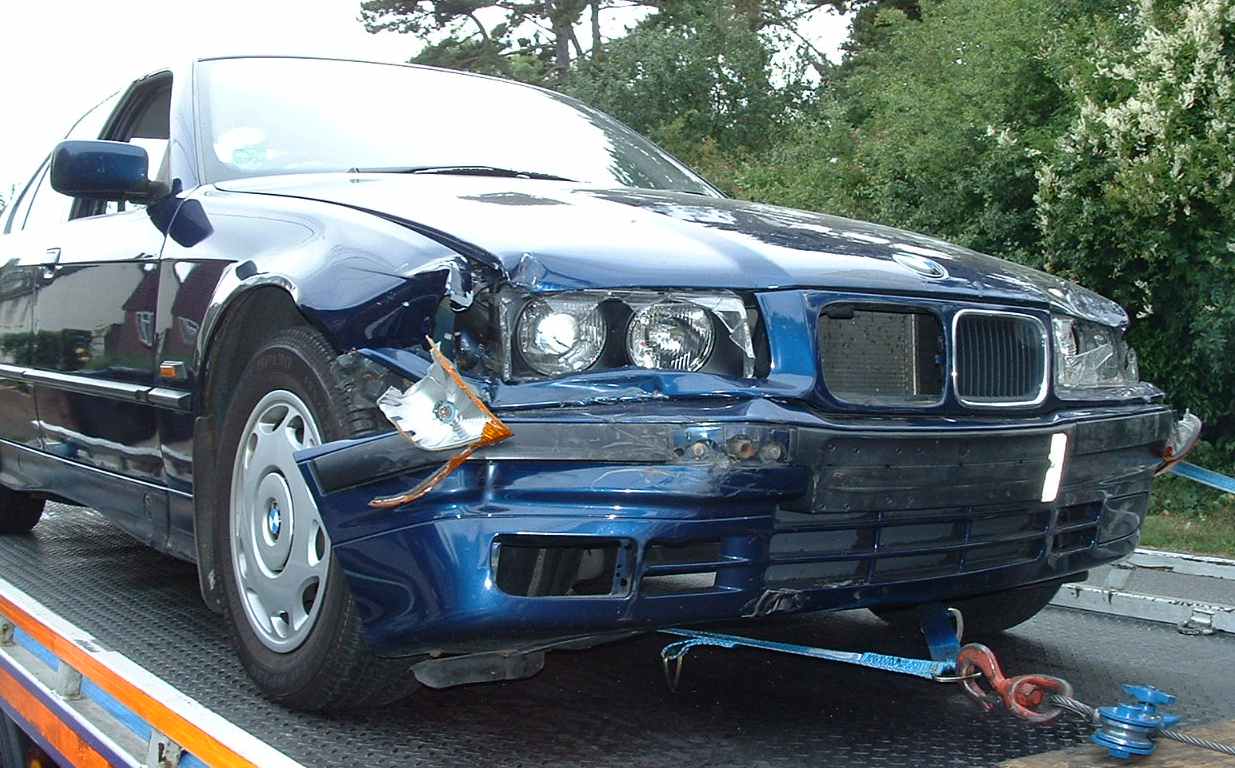 Accident de la BMW 318i. Publié par Veronica Hernandez le lundi 27 décembre 2010