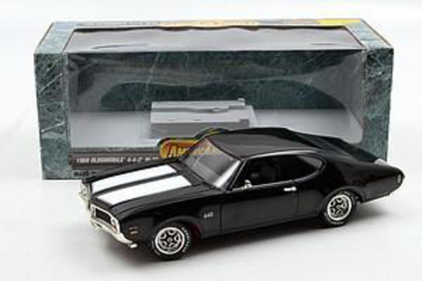 American Muscle 1/18 1969 Oldsmobile 4-4-2 W-30 - Noir À Rayures Blanches